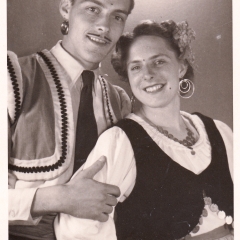 Bunter Abend: Jungelfer Herbert May und Elfriede Senger (Bischoff) in "Ein sauberes Pärchen" (Rumba).