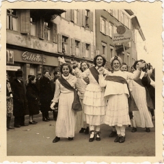 Fußballturnier auf dem Stefansplatz: Die Ehrenjungfrauen (Cheerleader) der Schneckenburg