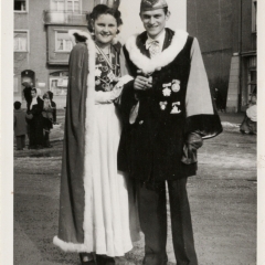 Schmutziger Donnerstag: Schneckenprinzessin Gerda mit Jungelfer Paul Bischoff.