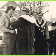 Schmutziger Donnerstag: Die Weckerkolonne beim kurzen Halt bei der der Firma Nübel.