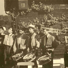 Am 03.05.1953 war der Fanfarenzug bei der traditionellen Maientour dabei. Diesmal ging die Wanderung nach Hegne.