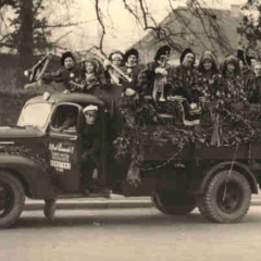 Schmutziger Donnerstag: Das Fahren auf dem offenen LKW machte an diesem Tag am meisten Spaß.