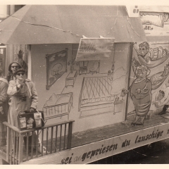 Umzug in der Stadt, Der nächste Wagen stand unter dem Motte:" Sei gepriesen Du lauschige Nacht".