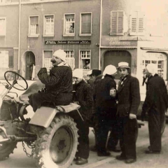 Narrenbaumholen in Hegne: Aufbruch auf dem Gottmannplatz.