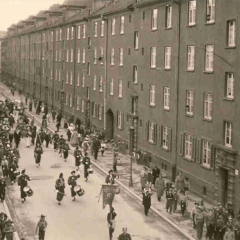 Schmutziger Donnerstag: Narrenbaumumzug in der Markgrafenstraße.
