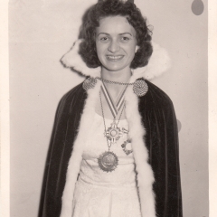 Am 08.11.1958 folgte die Wahl der neuen Schneckenprinzessin. Die dem Elferrat noch unbekannte Kandidatin Frau Gisela Heissig war persönlich erschienen um sich vorzustellen und wurde mit großer Mehrheit (20:1) gewählt. Sie hatte wohl einen guten Eindruck hinterlassen. Am 11.11. wurde sie getauft.
