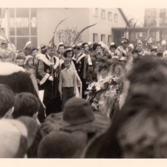 Schmutziger Donnerstag: Befreiung der Sonnenhalde-Schule durch die Schneckenburg.