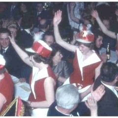 Bunter Abend im Schützen: Einzug des Balletts.