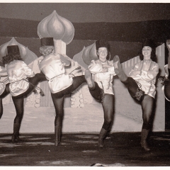 Bunter Abend im Schützen: Die Schneckenburg-Garde als Ballett Russikana.