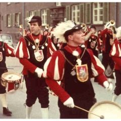 Schmutziger Donnerstag: Der Fanfarenzug beim Narrenbaumumzug.