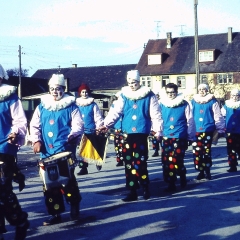 Schmutziger Donnerstag: Der Fanfarenzug spielte erstmals in einem Clownkostüm.