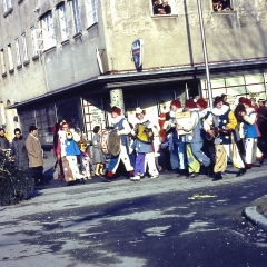 Schmutziger Donnerstag: Die Clowngruppe auf dem Gottmannplatz.