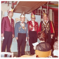 Narrenkonzerte im Barbarossa: Die Begrüßungsnummer der Vereinigten Narrengesellschaften. Der Vertreter der Schneckenburg war Dieter Stöß.