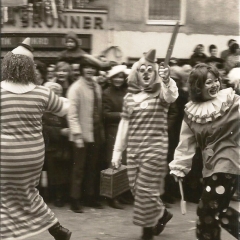 Umzug am Fasnachtssonntag: Rechts im Bild Marianne Schmalbach (jetzt Fiedler).