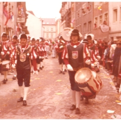Umzug Fasnachtssonntag: Der Fanfarenzug als erster im Schneckenburg-Block.