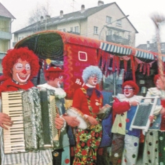 Rosenmontag: Winne Huber am Akkordeon unterstützte die Bläser.