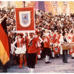 Fanfarenzug und Garde in Nizza: Beim Umzug am Sonntag.