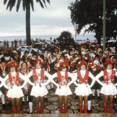 Fanfarenzug und Garde in Nizza: Auftritt im Park vor dem Hotel.