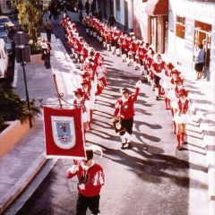 Fanfarenzug und Garde in Nizza: Kleiner Umzug durch die Stadt.