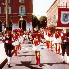 Die dritte Fahrt nach Nizza: Aufmarsch zum großen Blumencorso.