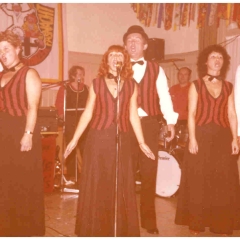 Fasnachtseröffnung im Ziegelhof: Die Gesangsnummer der Schneckenburg: Marga und Wolfgang Theuerjahr, Mary und Rudi Deutinger, Inge und Dieter Stöß.