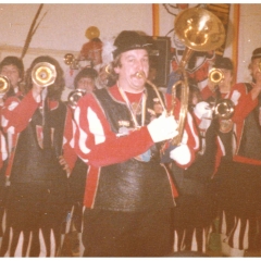 Der Fanfarenzug unter der Leitung von Herbert Heinrich spielte beim Kinderball der Schneckenburg im Ziegelhof.