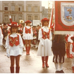 Umzug in der Stadt am Fasnachtssonntag. Die Garde der Schneckenburg.