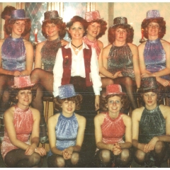 Narrenkonzerte im Konzil: Die Garde der Schneckenburg gab eine Ballett-Einlage. Mit Angelika Bertram, Ingrid Buck, Gisela Görn, Tina Götz, Anni Heinrich, Monika Müller, Birgit Pfundstein, Renate Spacil und Angelika Stöß.