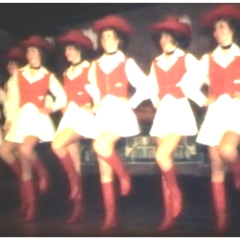 Narrenkonzerte im Konzil: Die Mädchen der Garde noch einmal traditionell im Gardekostüm.