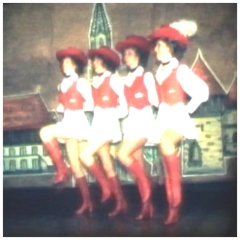Narrenkonzerte im Konzil: Die Mädchen der Garde noch einmal traditionell im Gardekostüm.