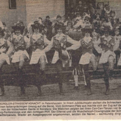 Schmutziger Donnerstag: Jubiläums-Narrenbaumsetzten auf dem Gottmannplatz.