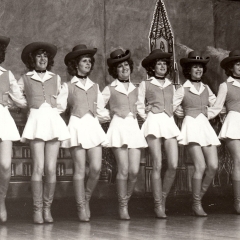 Narrenkonzerte im Konzil: Die Mädchen der Garde noch einmal traditionell im Gardekostüm.