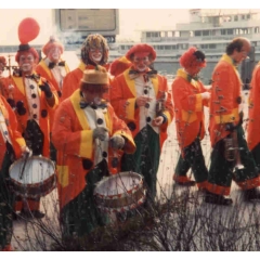 Schmutziger Donnerstag: Die Clowngruppe vor dem Auftritt im Byk-Schiff.