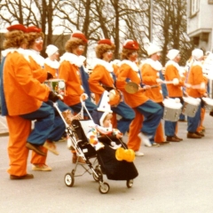 Umzug am Fasnachtssonntag: Auch das Ballett ist bereit zum Weg in die Stadt.