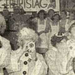 100 Jahre Giraffen: Die Clowngruppe während Ihrem Auftritt.