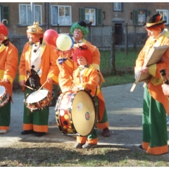 Die Clowngruppe unterwegs am Rosenmontag.