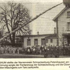 Schmutziger Donnerstag: Narrenbaumstellen auf dem Gottmannplatz.