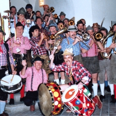 Frühschoppenkonzert im Konzil: Die Clowngruppe vor dem Auftritt.