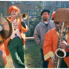 senmontag mit der Clowngruppe im Hindenburgblock.