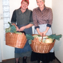 Narrenkonzerte im Konzil: Petershäusler Wochenmarkt mit Elfriede Boschoff und Helga Matheis.