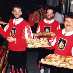 70 Jahre Schneckenburg: Der Fanfarenzug versorgte die Gäste mit kleinen Häppchen.