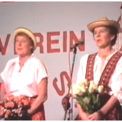 11.11. in der Handwerkskammer: S'Roseresle und s'Tulpenmariele alias Elfriede Bischoff und Helga Matheis.