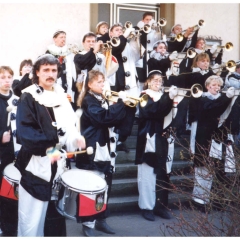 Schmutziger Donnerstag: Der Fanfarenzug vor dem Ziegelhof.