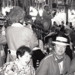 Rosenmontag: Die Clowngruppe beim Speckessen der Kamlia Paradies.