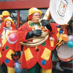 Umzug der Hofpeter in Petershausen: Die Clowngruppe bei der Aufstellung.