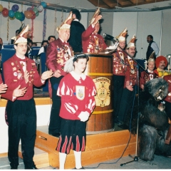 75 Jahre Schneckenburg: Präsident Alex I. eröffnet den Gala-Abend in der Allmannsdorfer Halle.