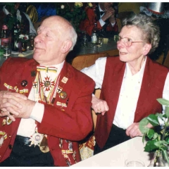 75 Jahre Schneckenburg: Ehrenelfer Walter Buck mit Frau Trudel.