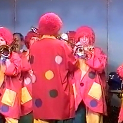 11.11. in der Linde: Die Clowngruppe unter Leitung von Gerd Zachenbacher beschließt den Abend.