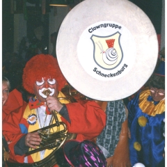 Clown Oskar am Sousaphon.