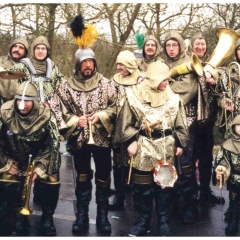 Umzug in Wollmatingen: Die Schneckenburg geht komplett als Ritter.